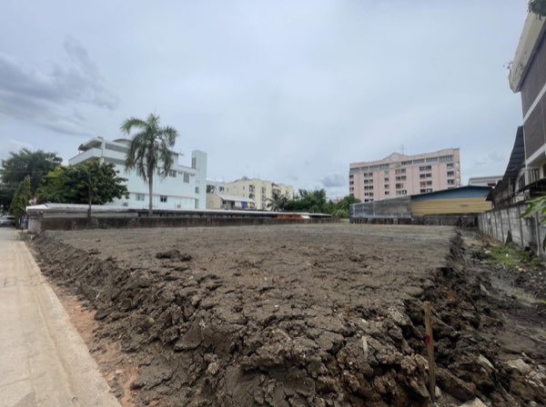 ถมดินสร้างบ้านต้องรอดินเซ็ตตัวกี่เดือน? เทคนิคบดอัดดินเป็นชั้น (Layer Compaction) สร้างได้ทันทีไม่ต้องรอ